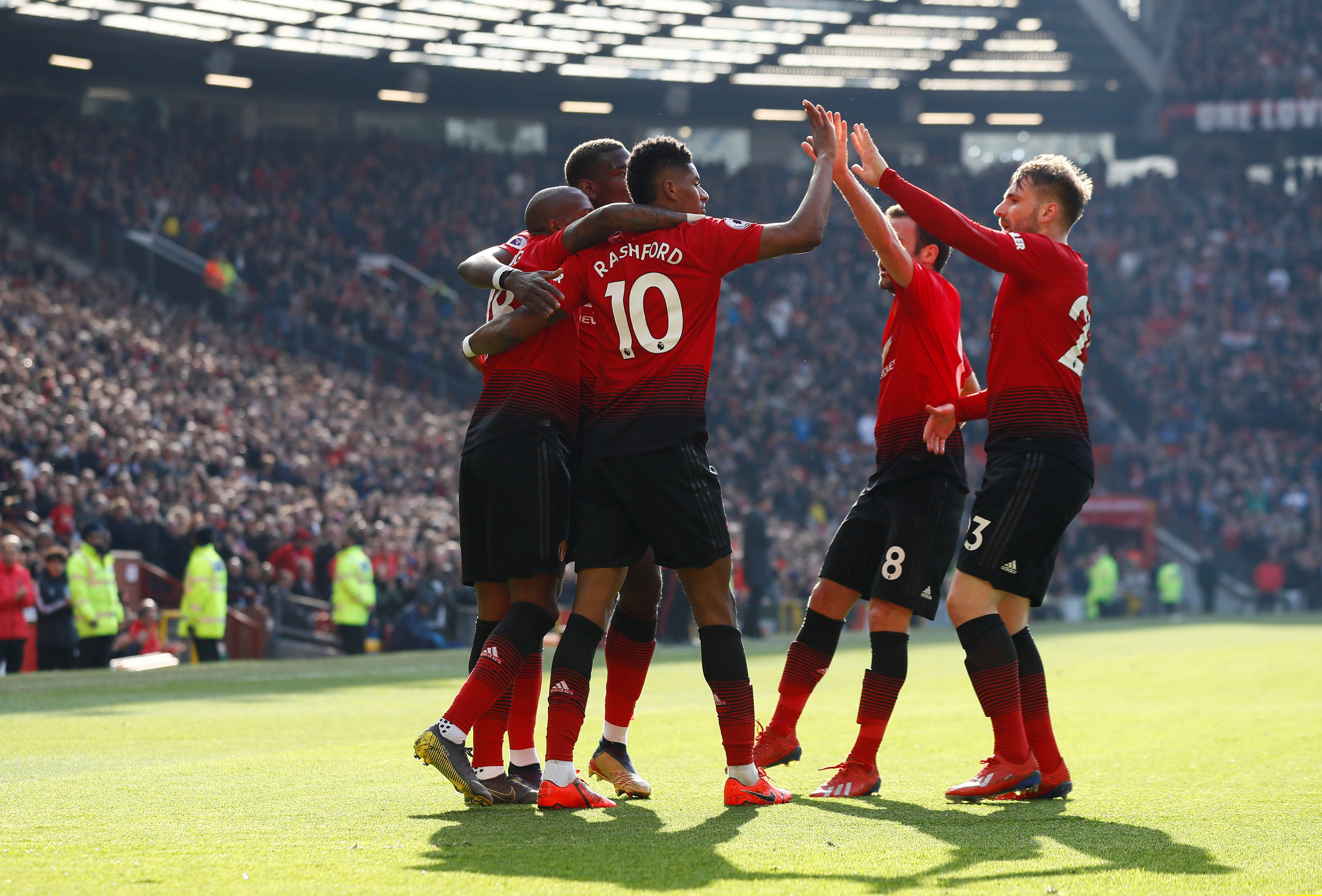 充满悬念与 充满悬念与